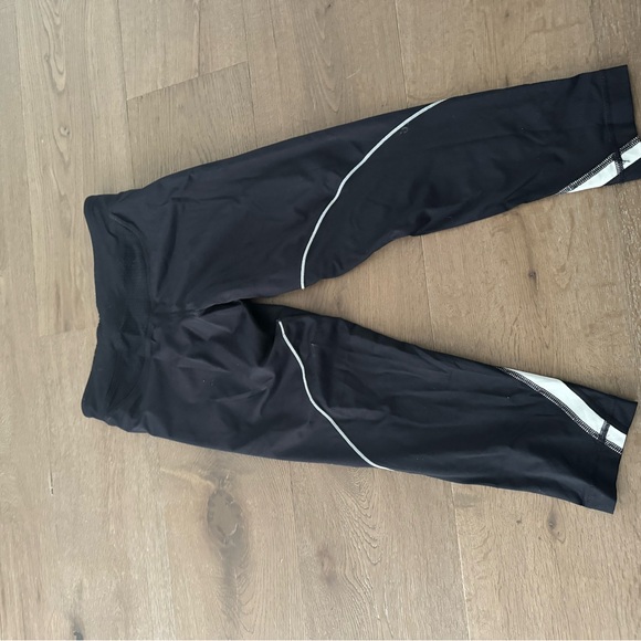 Lulu Knee Length Leggings 4 - Picture 2 of 5